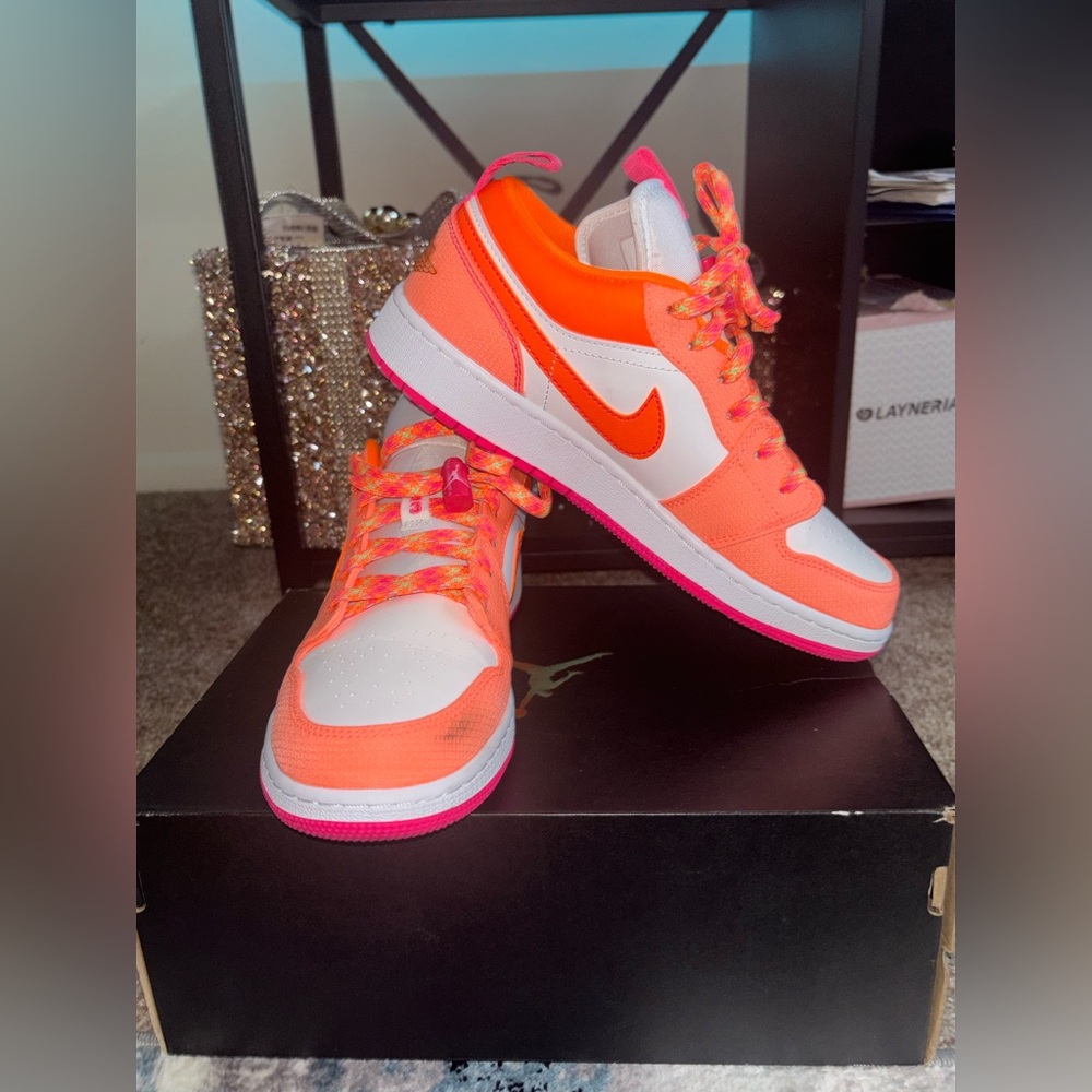 Nike Air Jordan 1 Low Utility GS "Crimson Pulse" (DJ0530-801).